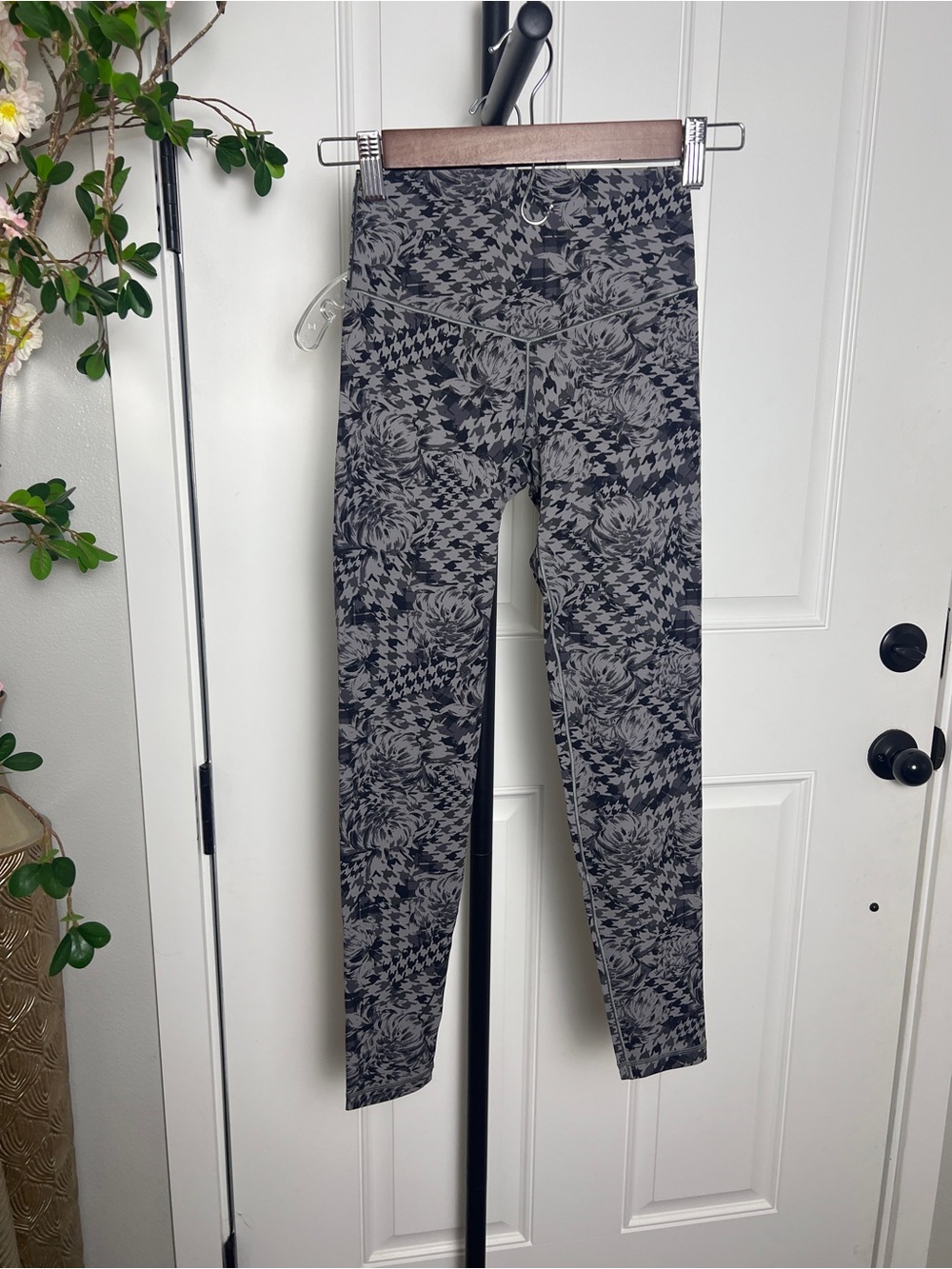 Aerie High-Waist Patterned Leggings in Charcoal and Light Gray
